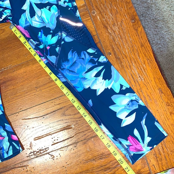 AVIA Workout Capri Performance Pants Navy Floral - Picture 11 of 12